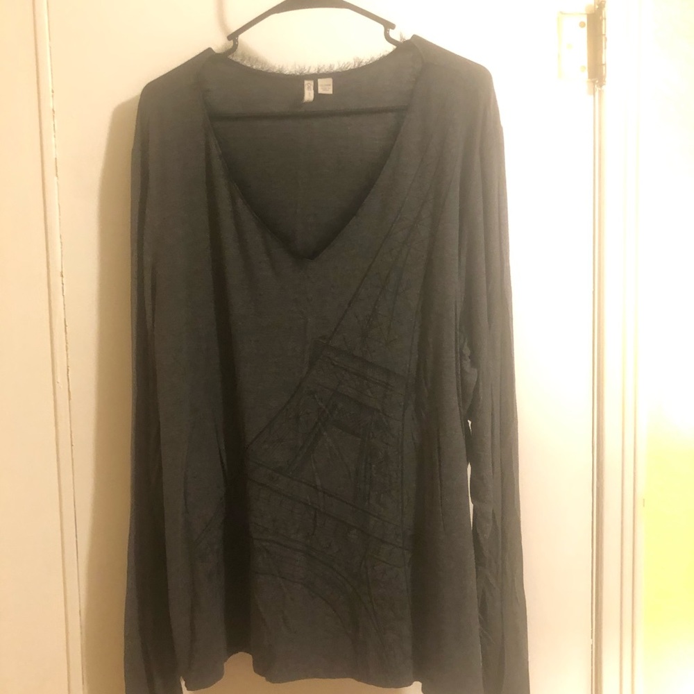 Long sleeve graphic tee